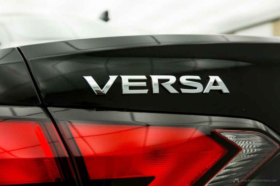 2020-Nissan-Versa-SV-11
