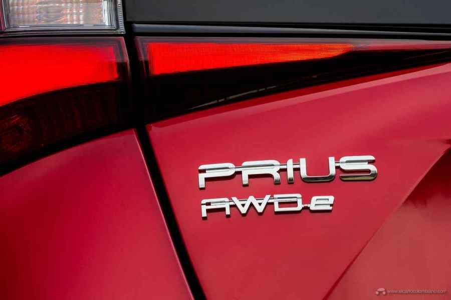 2020_Prius_XLE_Red_AWD-e_08