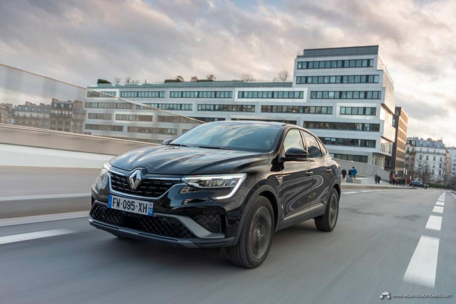 5-2021-Renault-ARKANA-Tests-drive-Metallic-Black