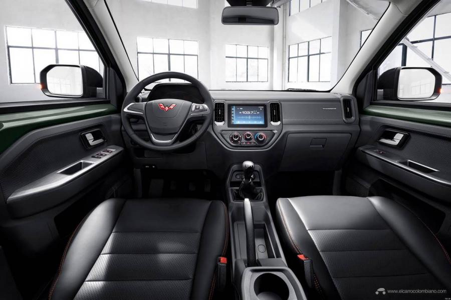 2021-Wuling-Journey-Pikcup-China-Interior-001-cockpit-steering-wheel-center-stack-center-console