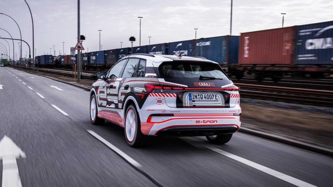 Audi-Q4-e-tron-2021-4