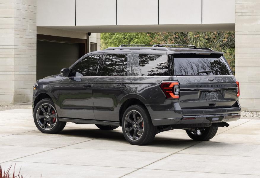 2022-Ford-Expedition-Stealth-00003-1