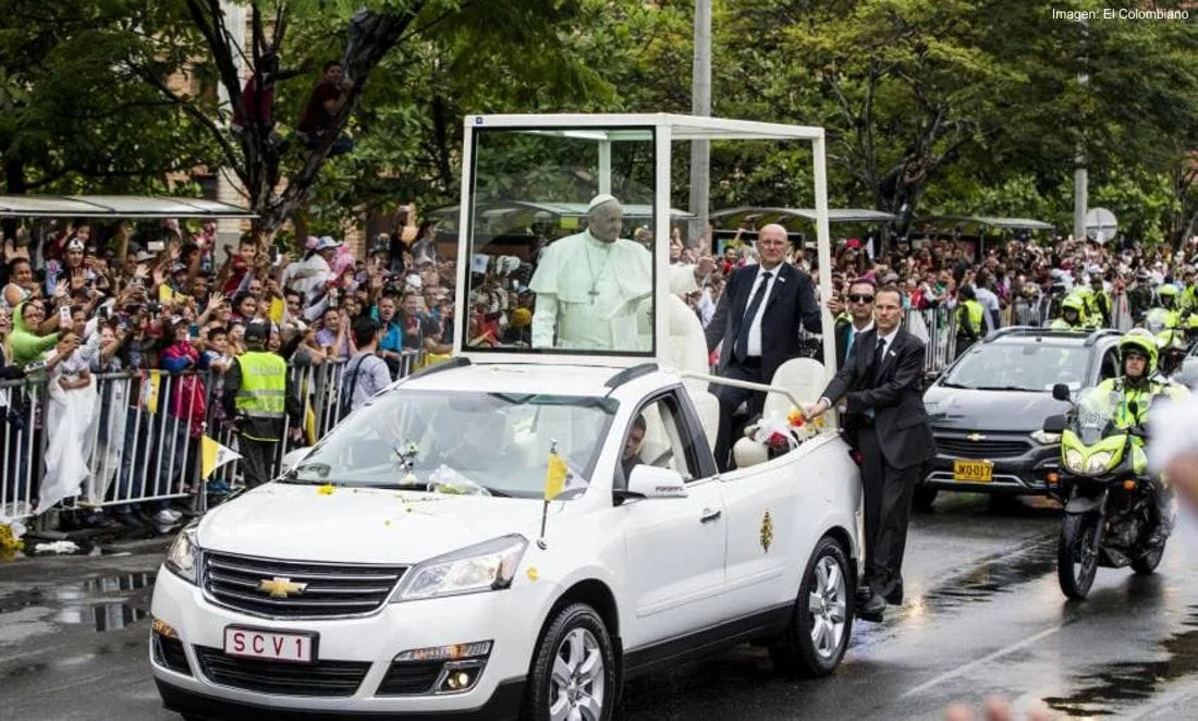 papamovil colombiano, carros del papa en colombia, papa francisco en colombia, el papa en colombia
