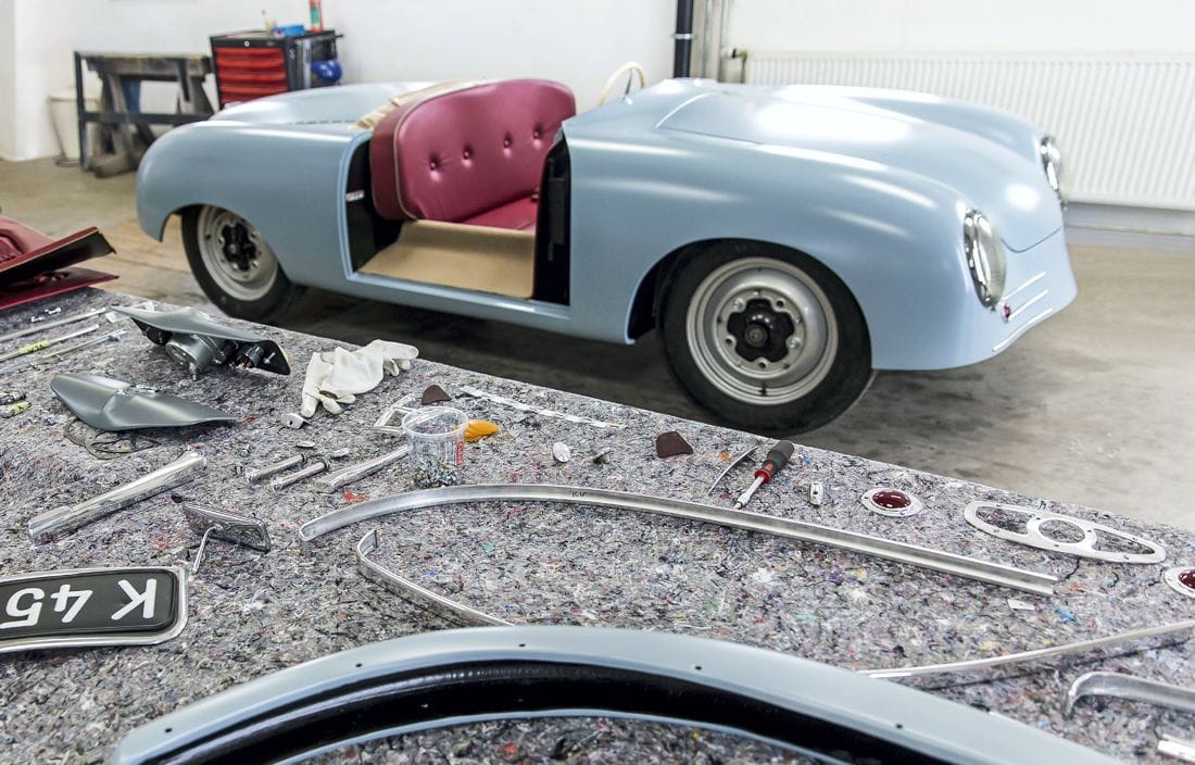 porsche 70 años, porsche 356 roadster 1948, porsche 356 roadster 1948 replica, replica del primer porsche, gira mundial del primer porsche, aniversario porsche 70 años, porsche en colombia, carros deportivos porsche