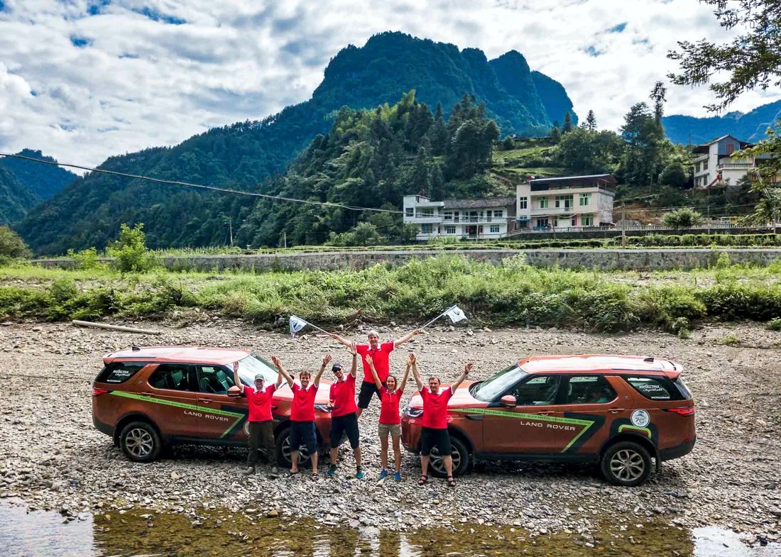 land rover discovery, vuelta al mundo en land rover discovery, vuelta al mundo en 70 dias, vuelta al mundo en land rover, expedicion land rover, land rover discovery colombia, land rover rusia