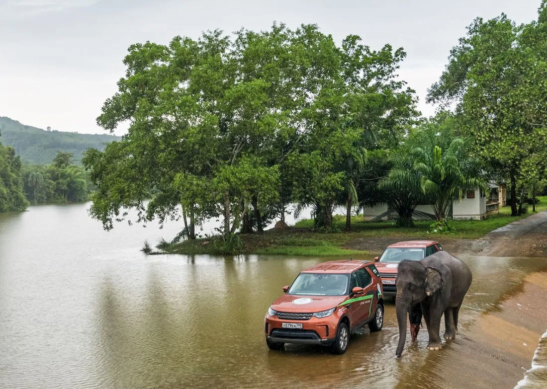land rover discovery, vuelta al mundo en land rover discovery, vuelta al mundo en 70 dias, vuelta al mundo en land rover, expedicion land rover, land rover discovery colombia, land rover rusia