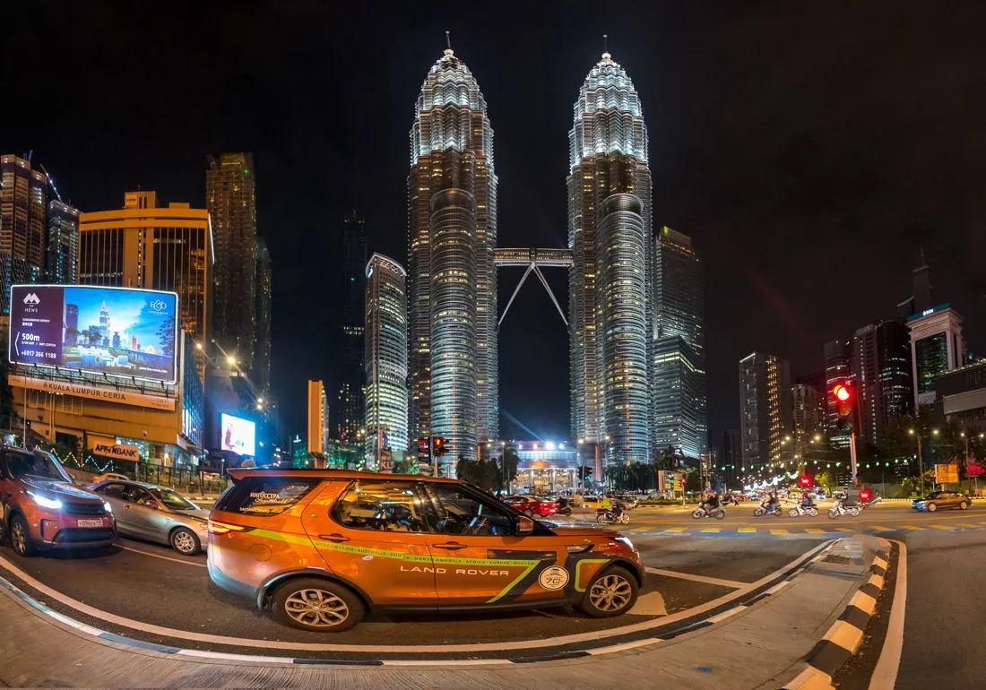land rover discovery, vuelta al mundo en land rover discovery, vuelta al mundo en 70 dias, vuelta al mundo en land rover, expedicion land rover, land rover discovery colombia, land rover rusia