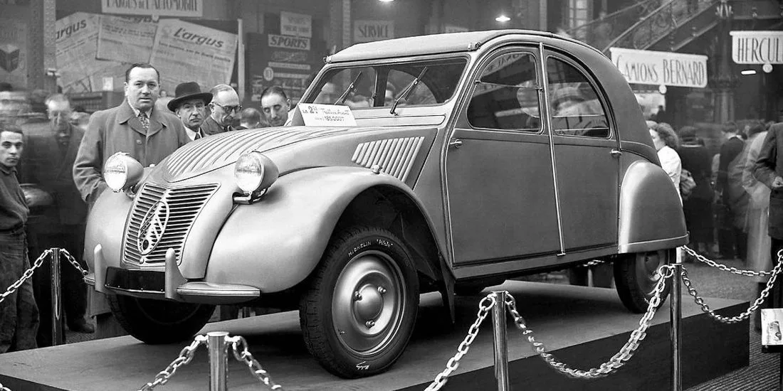 citroen 2cv, citroen 2cv lanzamiento, citroen 2cv 1948, citroen 2cv paris auto show 1948, citroen 2cv salon de paris 1948, citroen 2cv presentacion inicial, citroen 2cv historia