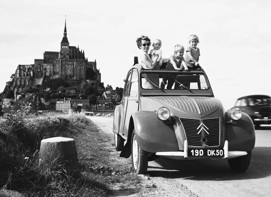 citroen 2cv, citroen 2cv lanzamiento, citroen 2cv 1948, citroen 2cv paris auto show 1948, citroen 2cv salon de paris 1948, citroen 2cv presentacion inicial, citroen 2cv historia