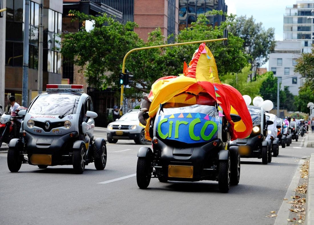 renault twizy, renault twizy colombia, renault twizy disfraces, renault twizy con disfraz, renault twizy disfrazado, carros con disfraz, disfraces para carros, halloween 2018, dia de las brujas 2018, dia de halloween 2018, carros electricos en colombia