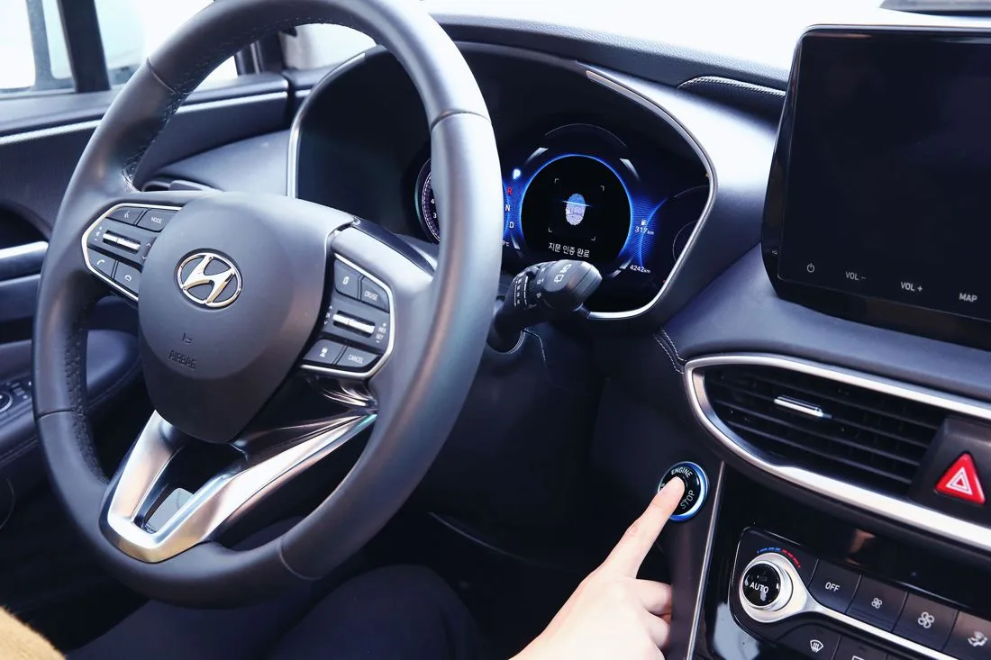 hyundai, hyundai tecnologia, tecnologia en carros, tecnologia 2019 en autos, entrada por huella dactilar en autos, sistema de acceso y arranque por huella dactilar en autos, hyundai santa fe 2019, hyundai santa fe 2020
