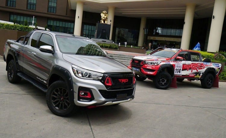 Toyota hilux black onyx