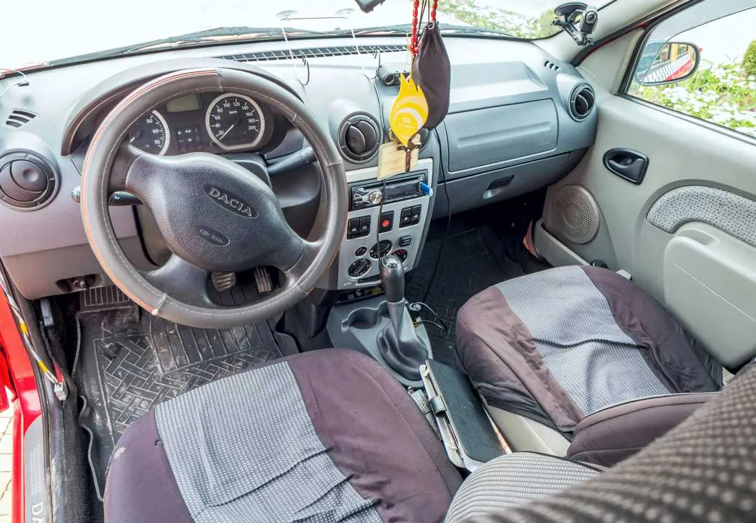 dacia logan, dacia logan 1 millon de kilometros, autos de 1 millon de kilometros, renault logan, fiabilidad renault logan, fiabilidad dacia logan, fiabilidad dacia, que tan fiables son los coches dacia, dacia logan que recorrio 1 millon de kilometros, dacia logan taxi, renault logan taxi