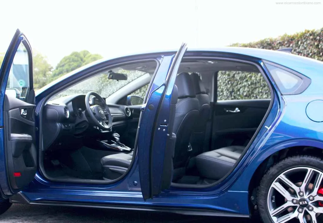 kia cerato vivro sport, kia cerato vivro sport precio, kia cerato vivro sport caracteristicas, kia cerato vivro sport 2020, kia cerato vivro sport 2020 colombia, kia cerato vivro sport colombia, kia cerato vivro sport precio colombia, kia cerato vivro sport ficha tecnica, kia cerato vivro sport dimensiones, kia cerato vivro sport equipamiento, kia cerato vivro sport fotos, kia cerato vivro sport imagenes