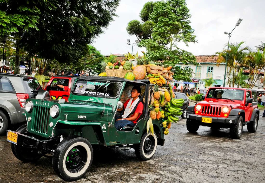 jeep willys, jeep willys colombia, historia jeep willys en colombia, jeep willys patrimonio cultural y material de colombia, desfile de yipao, yipao patrimonio cultural de colombia, jeep willys eje cafetero, jeep willys zona cafetera
