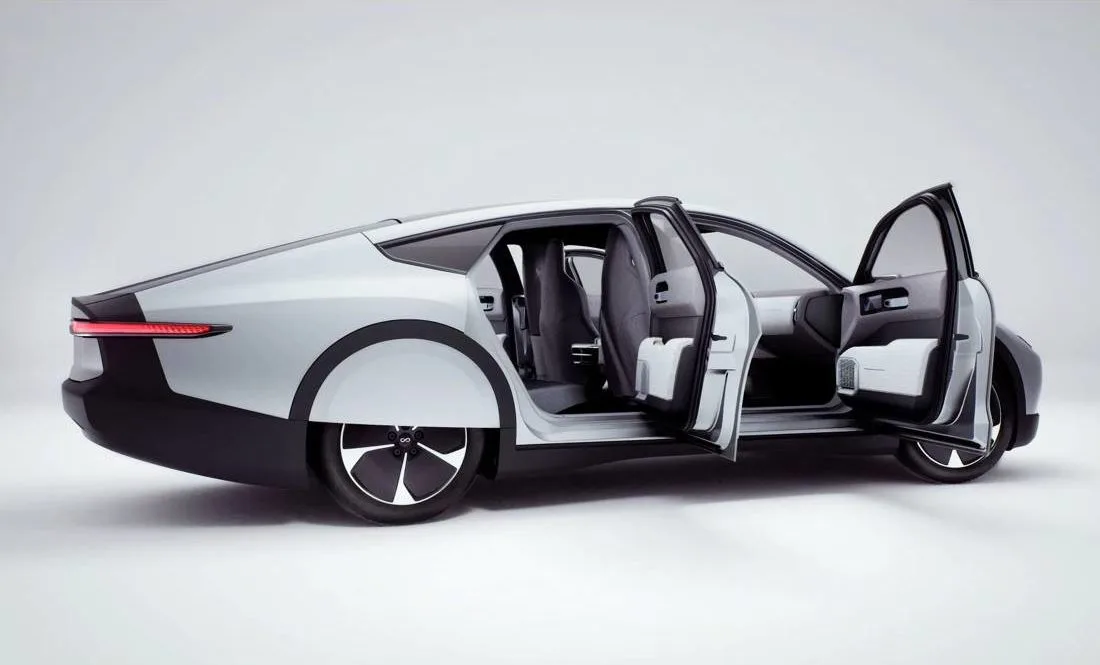 lightyear one, lightyear one carro de energia solar, lightyear one auto de energia solar, lightyear one auto movido por energia solar, lightyear one caracteristicas, auto impulsado por energia solar, lightyear one ficha tecnica, lightyear one autonomia, como es un auto alimentado por energia solar