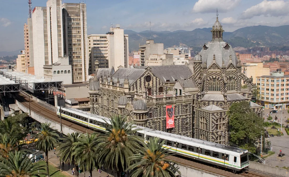 Valle de Aburrá, Medio ambiente, Calidad del aire, Contingencia ambiental, Pico y placa, Medellín, Carros eléctricos