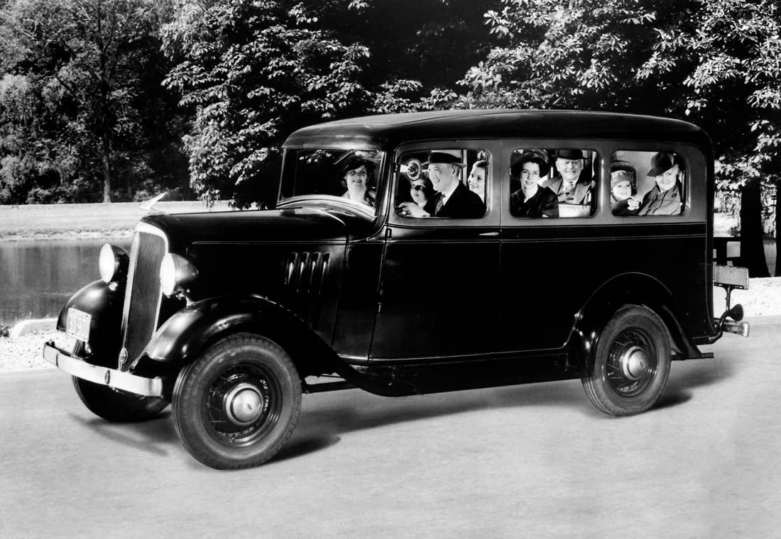 chevrolet suburban, chevrolet suburban 2020, chevrolet suburban 2019, chevrolet suburban 1935, historia chevrolet suburban, chevrolet suburban camioneta, chevrolet suburban clasica, chevrolet suburban antigua, chevrolet suburban colombia, chevrolet suburban generaciones, suv mas antigua del mundo, carro mas antiguo del mundo, vehiculo mas antiguo del mundo