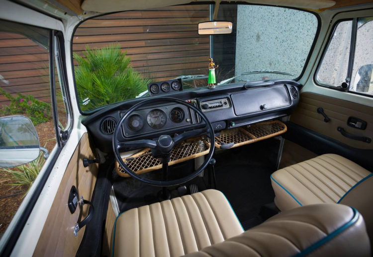 volkswagen e-bus tipo 2 1972, volkswagen bus tipo 2 1972, bus tipo 2 1972, volkswagen, volkswagen clásicos, clasicos electricos, modificaciones de autos, autos antiguos electricos, autos modificados