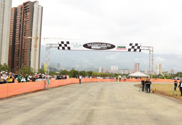 autodromo medellin, autodromo antioquia, autodromo bello, autodromo colombia, carros colombia, pista de carreras colombia, autodromo, carros de carrera, motos de carrera colombia, inaguracion autodromo medellin