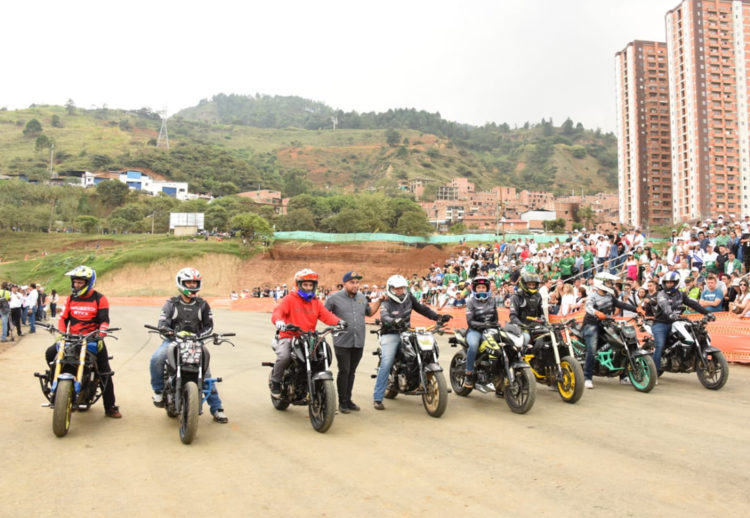 autodromo medellin, autodromo antioquia, autodromo bello, autodromo colombia, carros colombia, pista de carreras colombia, autodromo, carros de carrera, motos de carrera colombia, inaguracion autodromo medellin