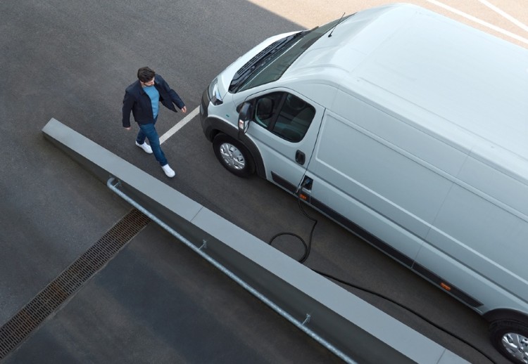 Peugeot e-Boxer, Peugeot e-Boxer 2020, nuevo Peugeot e-Boxer, Peugeot e-Boxer 2021, Peugeot e-Boxer fotos, Peugeot e-Boxer características, Van eléctrica de Peugeot, Vanes electricas de Peugeot, Vanes electricas, Fiat e-Ducato Peugeot