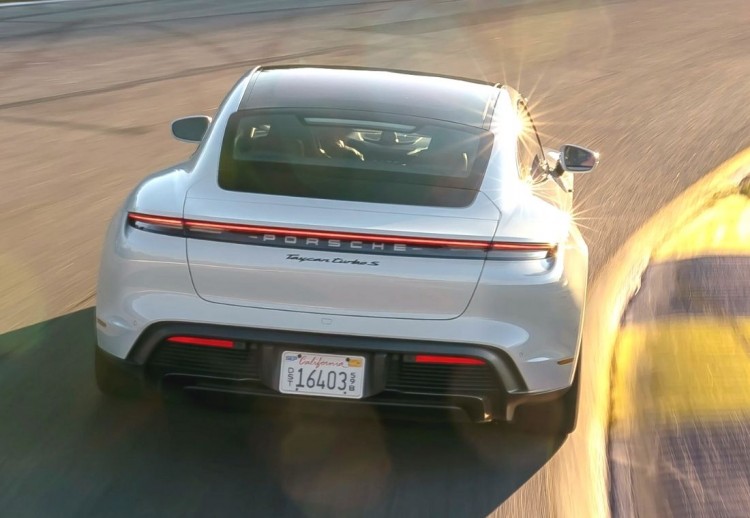 porsche taycan, porsche taycan turbo s, porsche taycan turbo s record, porsche taycan turbo s auto electrico mas rapido, porsche taycan turbo s record estados unidos, porsche taycan turbo s exito comercial, porsche taycan turbo s noticias, porsche taycan turbo s caracteristicas, porsche taycan turbo s electrico, porsche taycan turbo s prestaciones