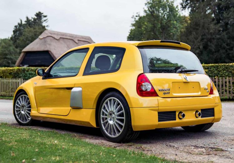 RENAULT-CLIO-V6-TRASERA
