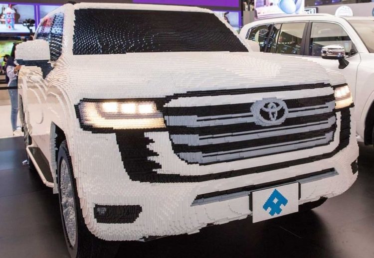 Toyota Land Cruiser Lego