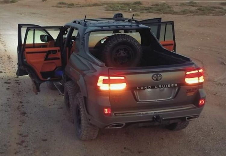 Toyota Land Cruiser LC200