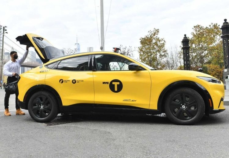 Ford Mustang Mach-E se convierte en un taxi