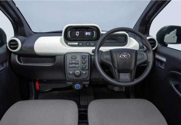 interior-toyota-mini-electrico
