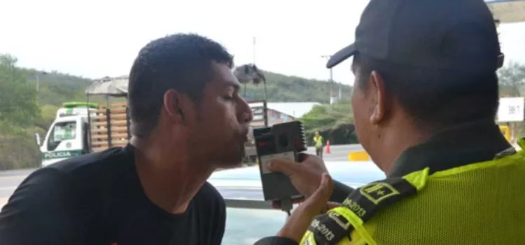prueba-de-alcholemia-policia-de-colombia