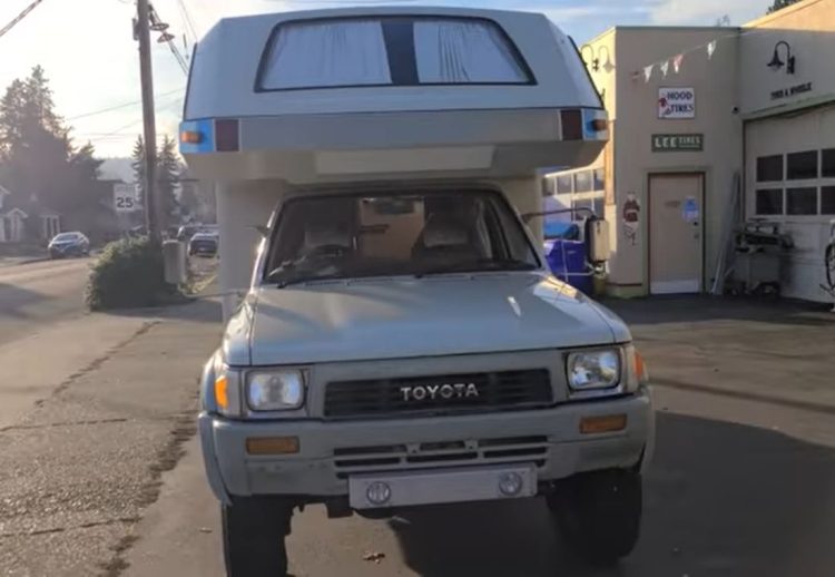 Toyota Hilux camper