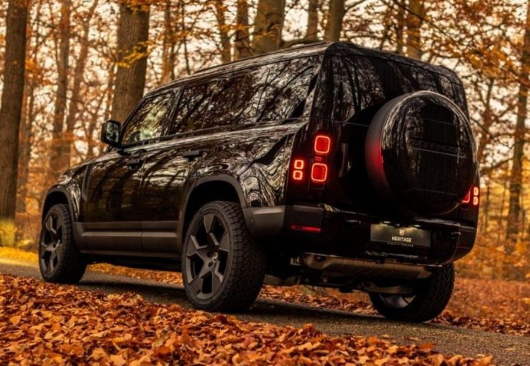 Land Rover Defender Valiance Black Steel de Heritage Customs