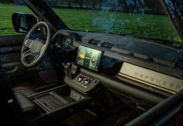 Land Rover Defender Valiance Black Steel de Heritage Customs