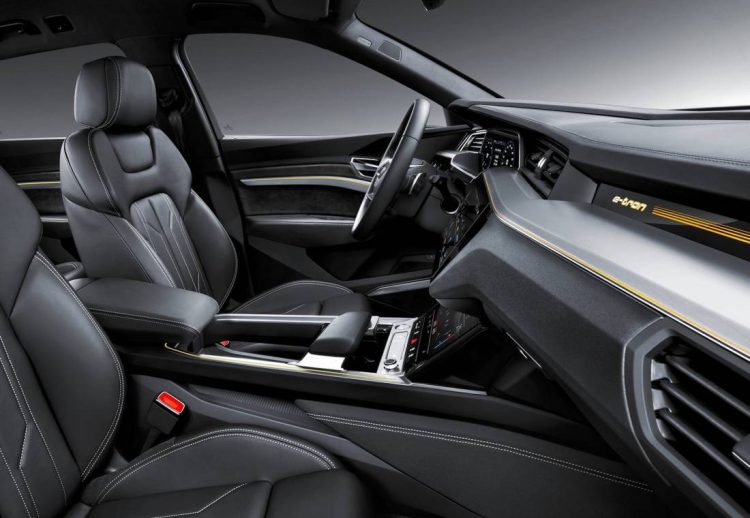 Audi e-tron SUV eléctrico interior