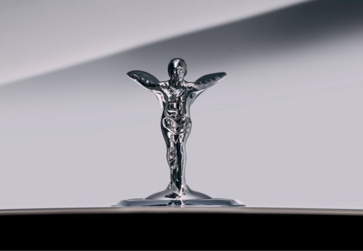 Rolls-Royce rediseña el Espíritu del Éxtasis para sus eléctricos