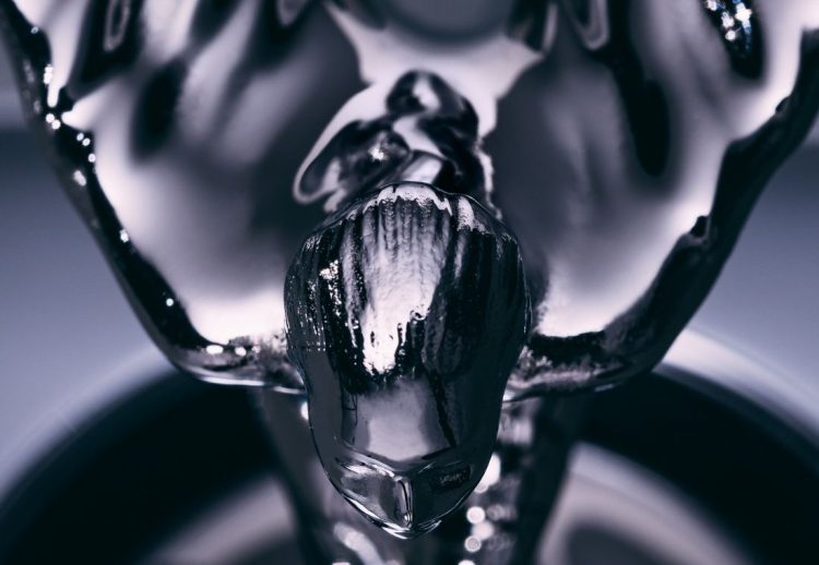 Rolls-Royce rediseña el Espíritu del Éxtasis para sus eléctricos