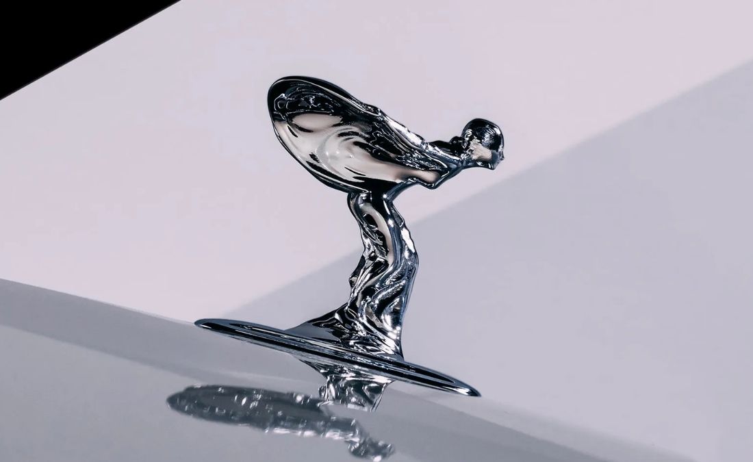 Rolls-Royce rediseña el Espíritu del Éxtasis para sus eléctricos