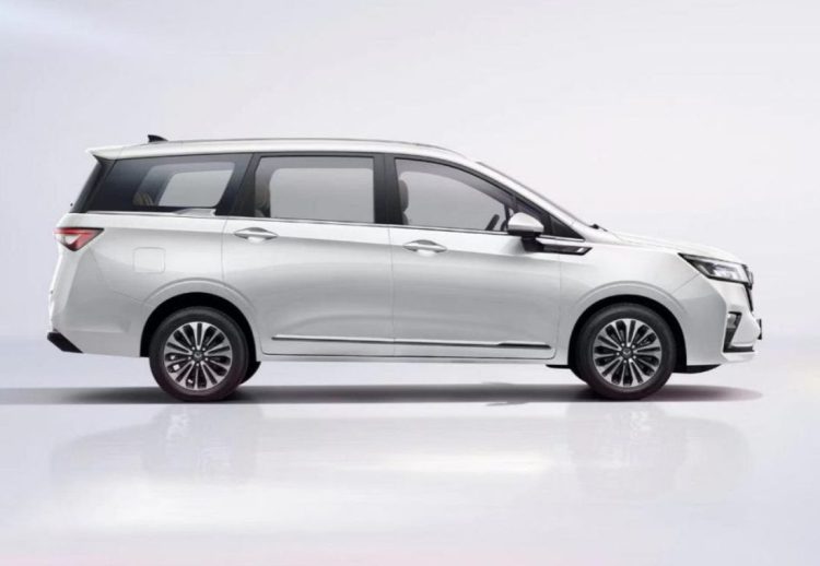 Wuling Jiachen minivan