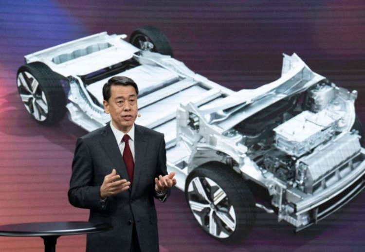 Nissan le inyectaría más autonomía a sus eléctricos
