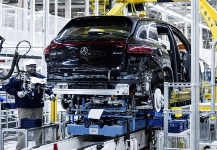 Mercedes-Benz inició su producción de vehículos eléctricos en EE.UU.