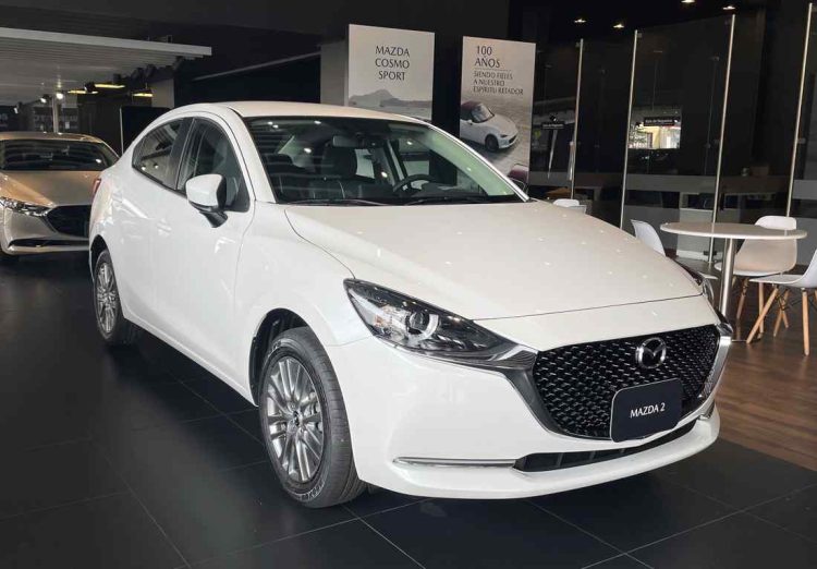 Mazda 2 Sedán