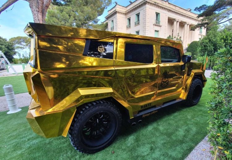 Dartz Gold SUV de oro