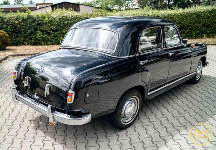 Mercedes-Benz 180 D Pontón