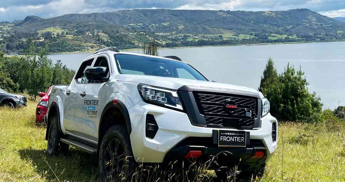 Nissan Frontier 2023 gasolina Colombia