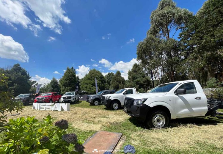 Nissan Frontier 2023 gasolina Colombia