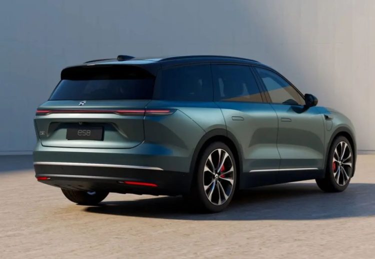NIO ES8 2023