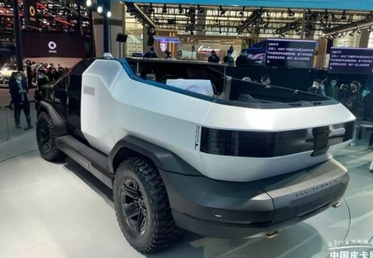 IAT T-Mad Chinese version of the Tesla Cybertruck